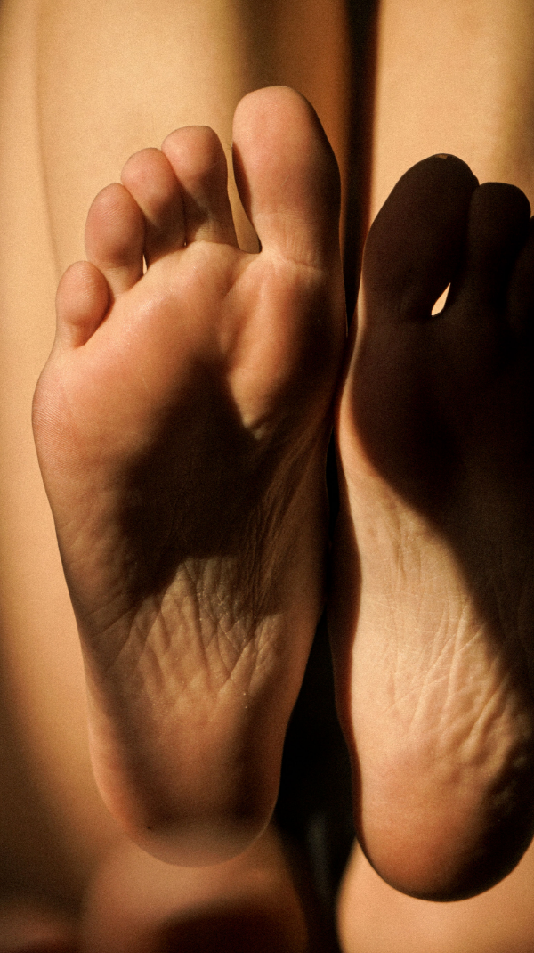 Basisches Fußbad: Wellness-Ritual für müde Füße